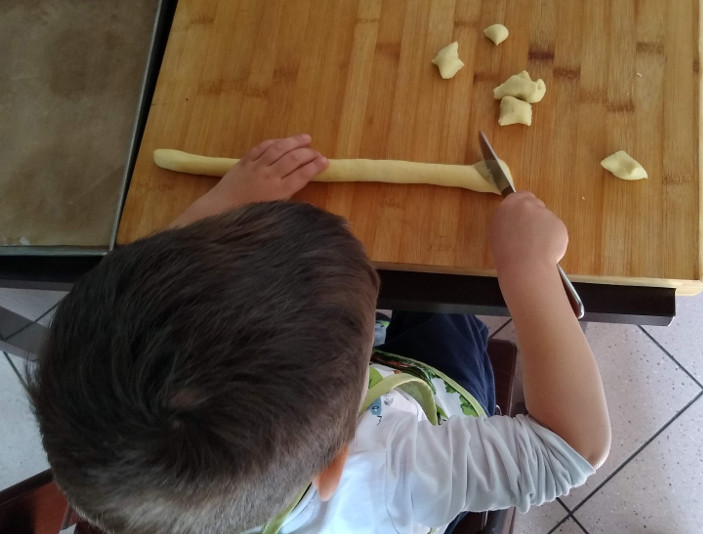 taglia gli gnocchi